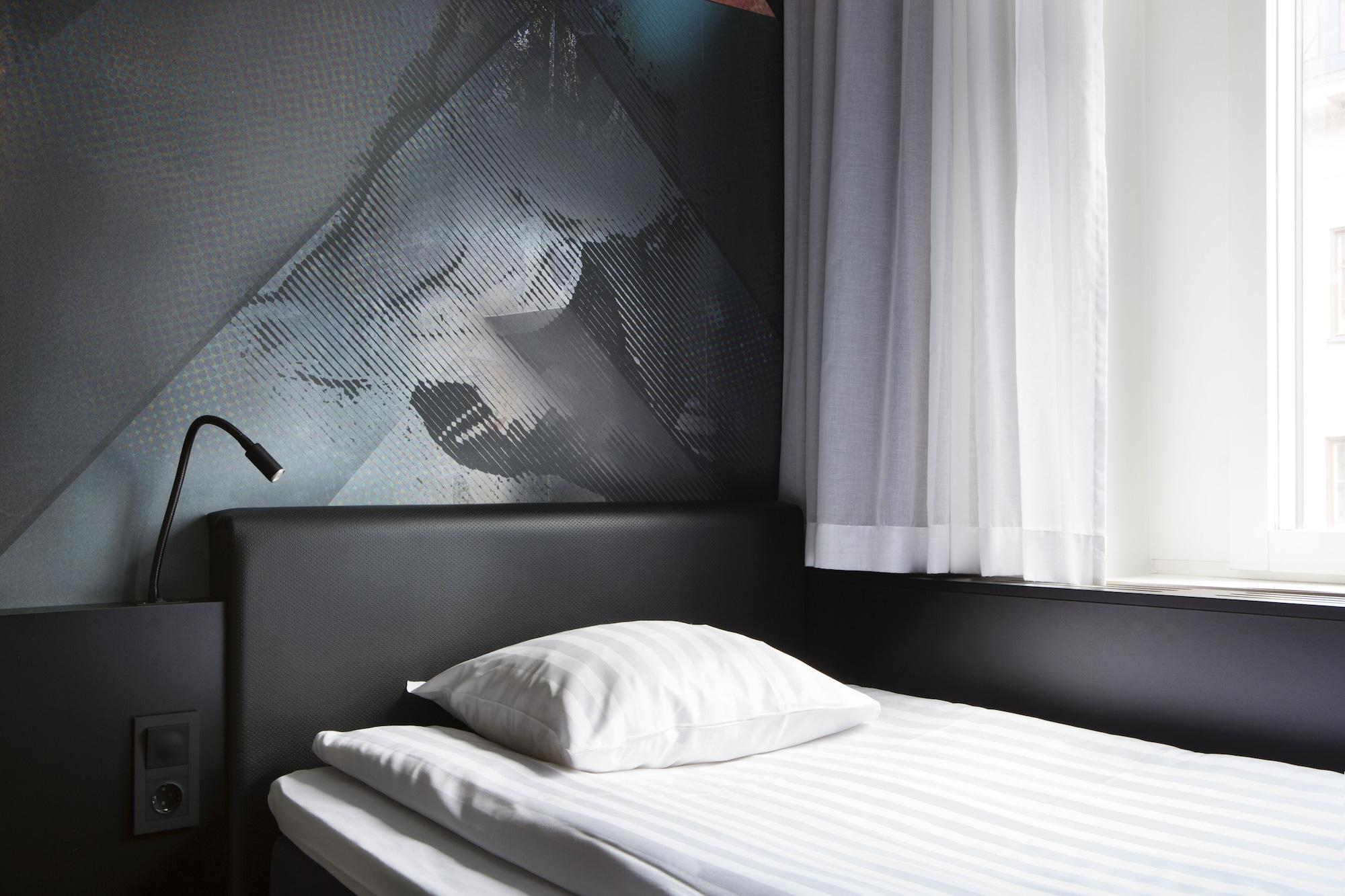 Comfort Hotel Xpress Stockholm Central Экстерьер фото