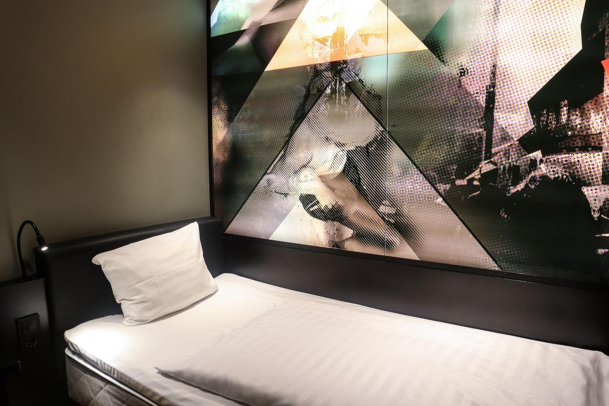 Comfort Hotel Xpress Stockholm Central Экстерьер фото