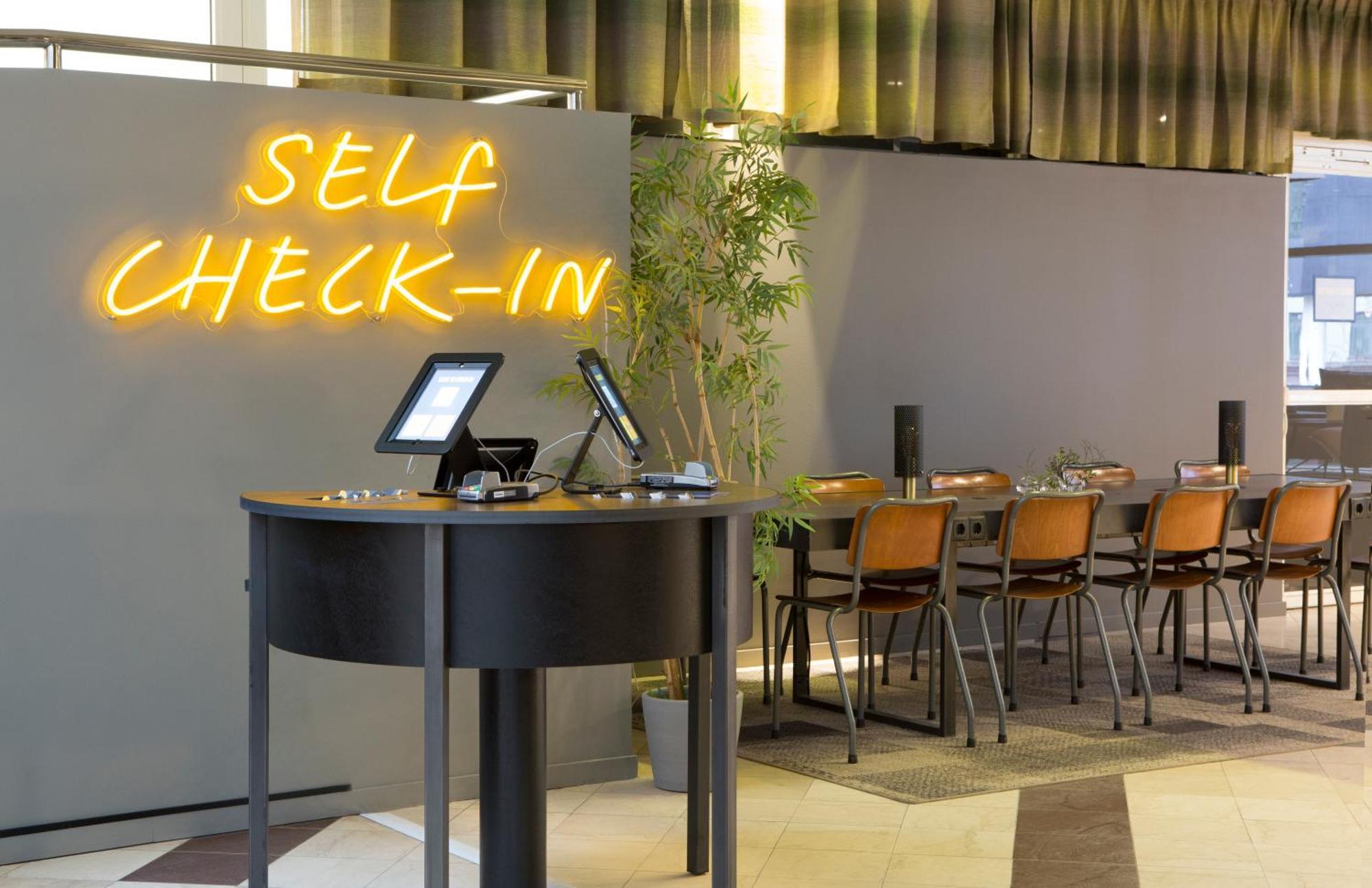 Comfort Hotel Xpress Stockholm Central Экстерьер фото