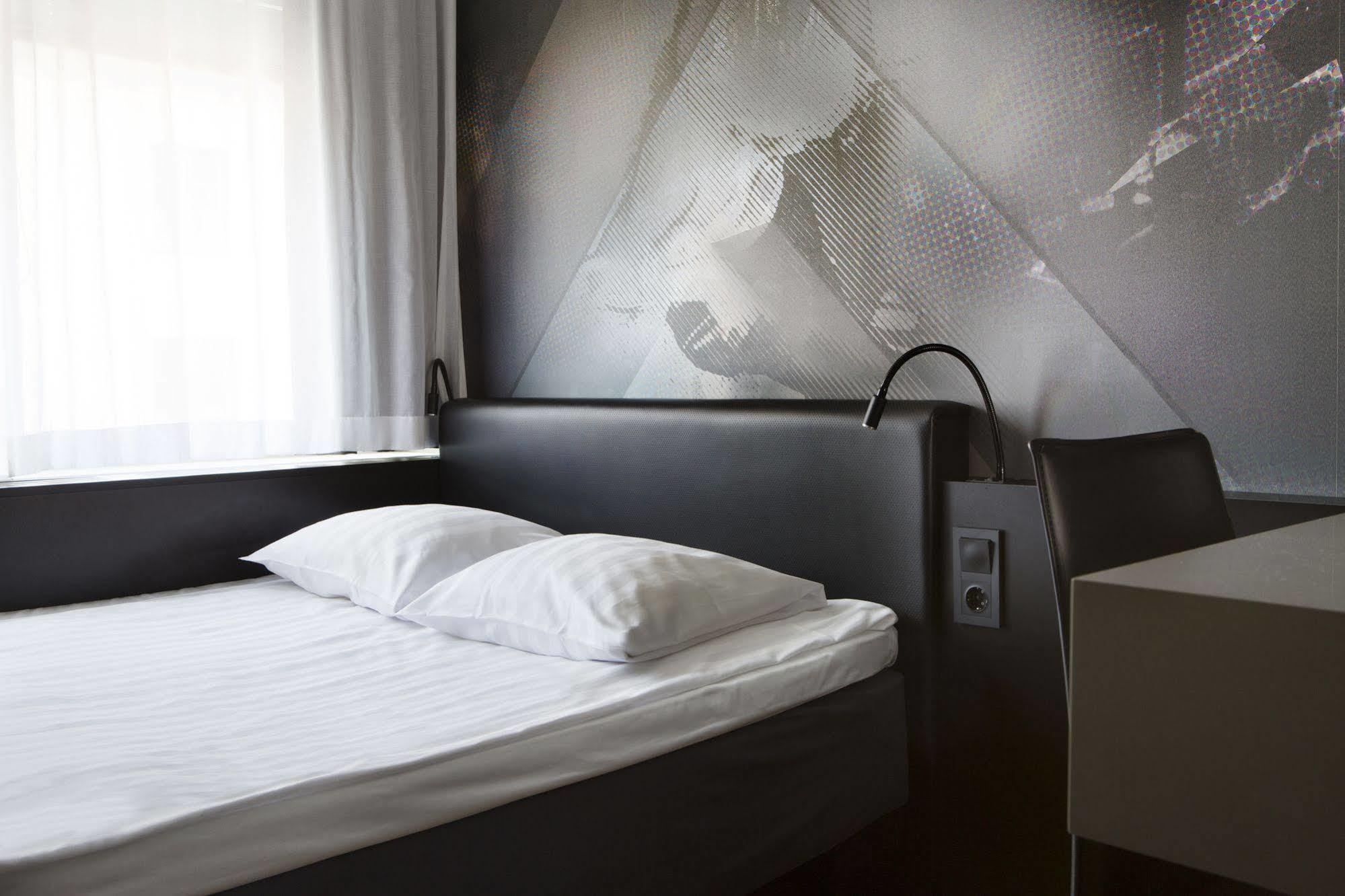Comfort Hotel Xpress Stockholm Central Экстерьер фото
